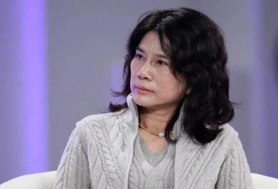 格力电商迎“新掌门	”	，72岁董明珠再为“退休”作铺垫？